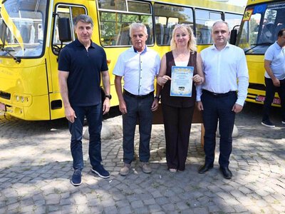 Пийтерфолвівська громада отримала новий шкільний автобус для безпечного підвезення учнів