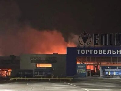 У Запоріжжі горить «Епіцентр» після удару РФ