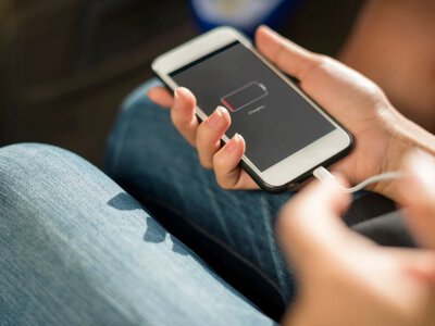 Чи можна заряджати телефон кілька разів на день: як це впливає на батарею смартфона