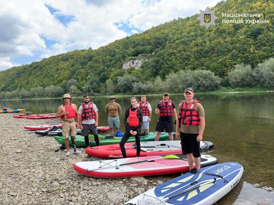 Поліцейські-ветерани Прикарпаття долучилися до реабілітаційного SUP-туру
