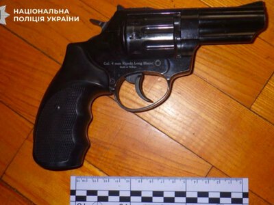 Кров і жертва на асфальті: в Києві розслідують стрілянину