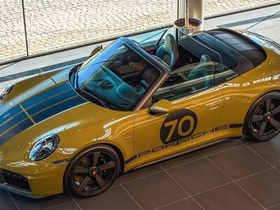 В Україні помітили рідкісний Porsche 911 за 14 мільйонів (ФОТО)