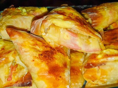 Коли немає часу на тісто: рецепт лінивих пиріжків на сковороді