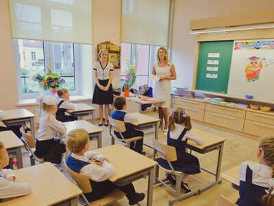 Зібрати дитину до школи стане дорожче: ціни на форму, рюкзаки та канцтовари