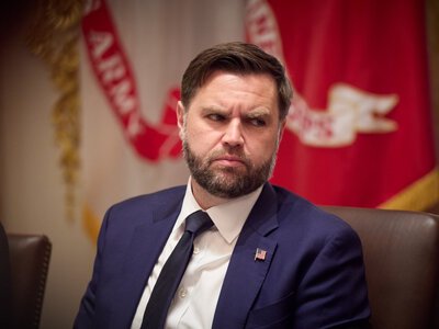 Україна на прохання Венса припинила удари по танкерах, що використовують порт Новоросійськ, – FT
