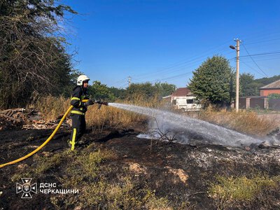 Минулої доби рятувальники п’ятнадцять разів їздили гасити пожежі сухої рослинності