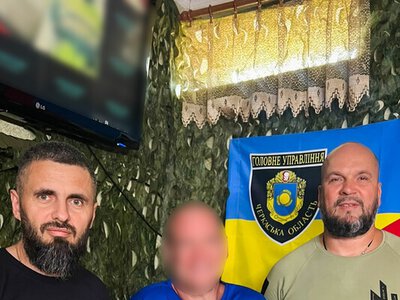 Пораненого поліцейського привезли до Черкас на реабілітацію