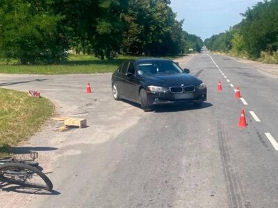 Нa Вінниччині літній велосипедист потрaпив під колесa aвто
