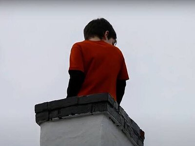 У Миколаєві дитина залізла на дах чотириповерхового будинку: знімали рятувальники