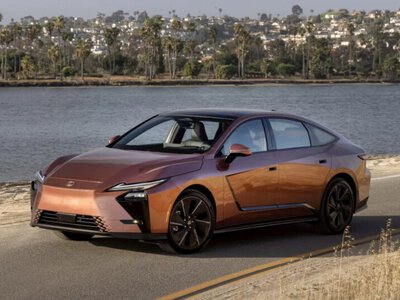 Lexus зробив ставку на ціну: новий ES виявився дешевшим за головних конкурентів (ФОТО)