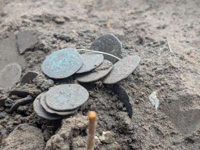 На Полтавщині археологи знайшли скарб із 118 середньовічних монет