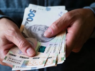 У Хоролі 74-річна жінка віддала шахраям $5 тисяч і 30 тисяч гривень