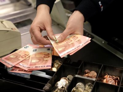 Нові валютні ліміти НБУ: українцям дозволили купувати до 200 тисяч гривень валюти онлайн