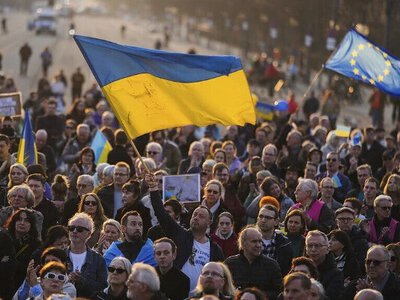 На чому тримається  українське суспільство: віра у перемогу, тверезий погляд на фронт та нові лідери