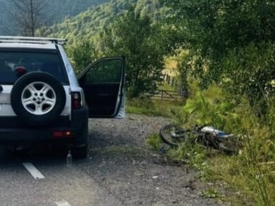 У селі Репинне на Хустщині 15-річний мотоцикліст врізався у Land Rover (ФОТО)