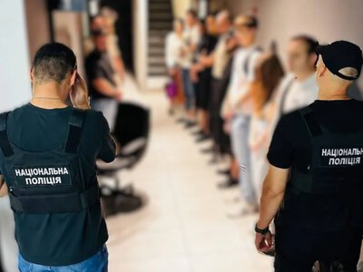 Call-центри ошукували громадян України та ЄС: на Львівщині провели понад 20 обшуків