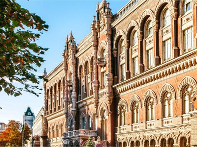 Зняття готівкових коштів: НБУ пом'якшив валютні обмеження для населення