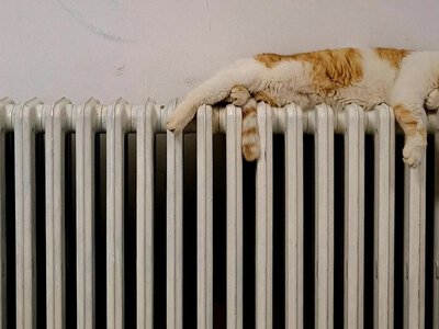 Київ готують до зими без тепла: кого переселять