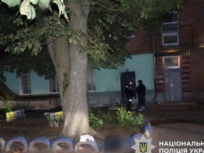 На Київщині чоловік чотири рази вдарив знайомого ножем: його взяли під варту