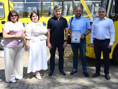 Оновлення в освіті Рахівської громади: новий керівник ЗЗСО №1 та шкільний автобус