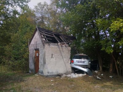 На Волині водійка авто влетіла у стіну, її госпіталізували