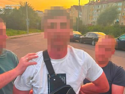 Погрожував водієві пістолетом і втік на мотоциклі: у Винниках затримали чоловіка