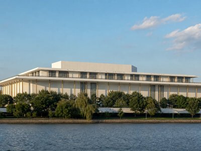 Суд зобов’язав Kennedy Center відшкодувати музиканту $252 тис. витрат