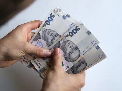Хто з пенсіонерів може отримати допомогу до 112 тисяч гривень: що для цього треба