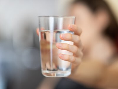 Вода не лише втамовує спрагу: як вона керує роботою серця і судин
