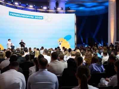 У День молоді Зеленський зустрівся з учасниками Українського молодіжного форуму та відзначив їх державними нагородами
