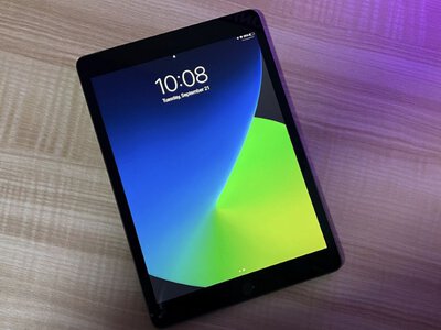iPad — універсальний планшет для роботи, навчання та відпочинку ℗