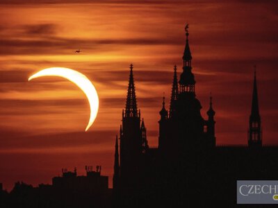 Небесне шоу над Прагою: Місяць закрив 86,2% Сонця. Фото