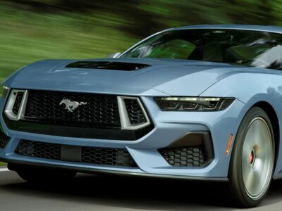 Ford готує радикальну версію Mustang: легендарне купе отримає 4 двері (ФОТО)