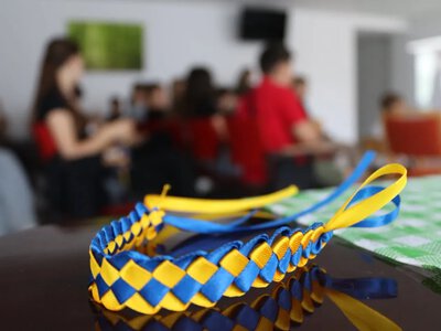 Від військових історій до патріотичних браслетів: у Великих Мостах провели захід для молоді