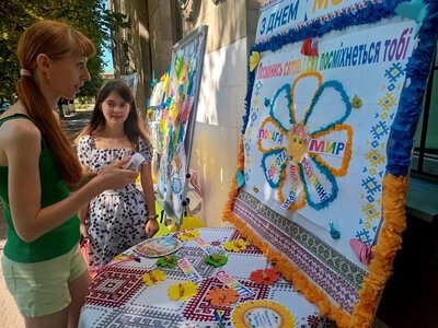 В Олександрівці пройшла акція «Посміхнись світові — і світ посміхнеться тобі»