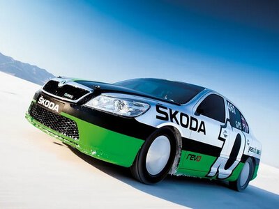 Розвиває 367 км/год і має парашут: Skoda показала найшвидшу Octavia (ВІДЕО)