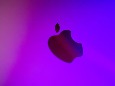 Apple готова платити видавцям сотні мільйонів доларів за новини для ШІ-Siri – WSJ