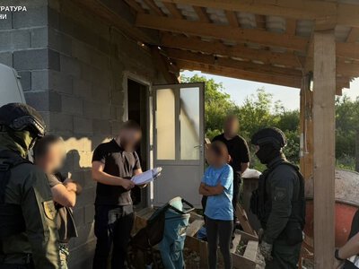 На Закарпатті багатодітну матір обвинувачують у сексуальній експлуатації доньки (ФОТО)