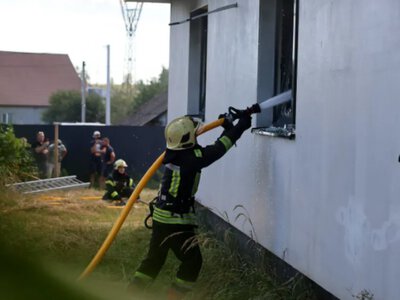 Поблизу Луцька горів житловий будинок: власник отримав опіки та отруєння чадним газом