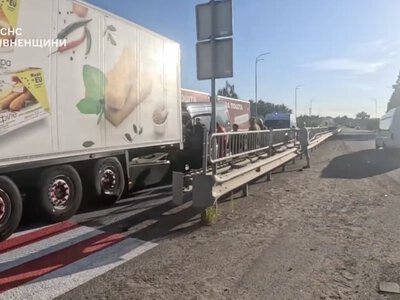 У ДСНС показали перші кадри з місця смертельної ДТП на Рівненщині