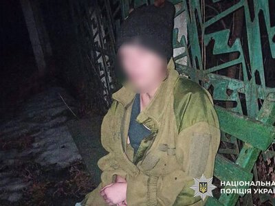 На Хмельниччині судитимуть жінку, яка змусила дітей стати на коліна та била їх ременем