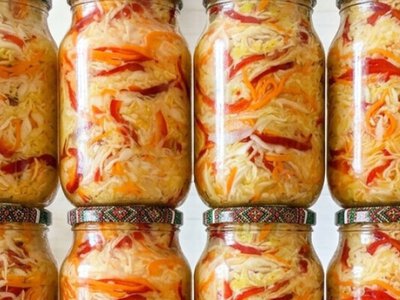Хрустка капуста з перцем без варіння: салат лише для холодильника