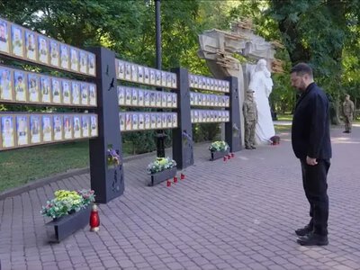 Зеленський прибув на Івано-Франківщину та вшанував полеглих захисників