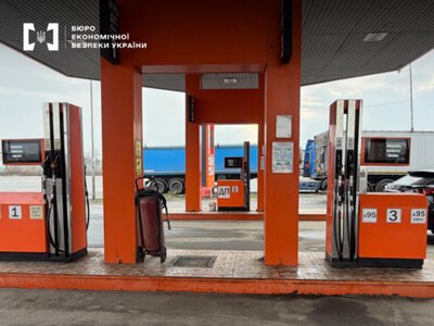 Без ліцензій і чеків: на Київщині викрили незаконний продаж пального