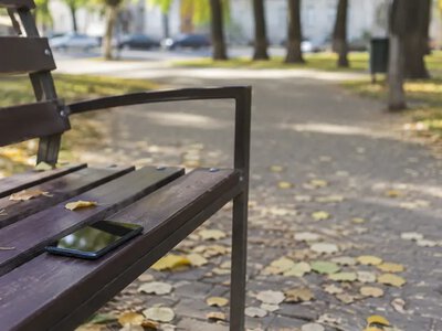 У Нетішині троє підлітків знайшли телефон і зняли всі гроші з рахунку власника