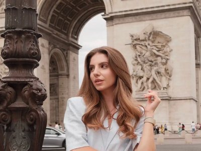 Шик! Дружина Нещерета похвалилася розкішними кадрами з відпустки в Парижі