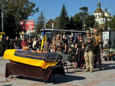 На вічний спочинок у Рівному провели Захисника Володимира Розумця