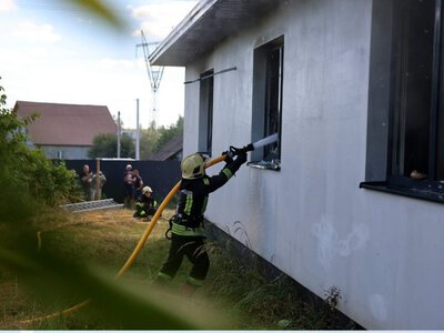 Біля Луцька горів житловий будинок: господаря госпіталізували