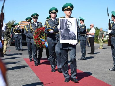 Прах Євгена Коновальця повернули в Україну