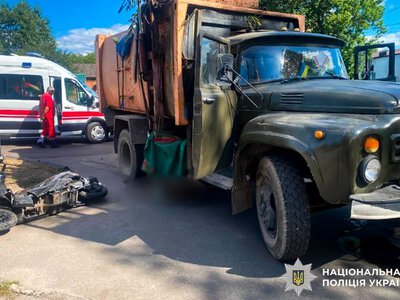 Смертельна ДТП на Рівненщині: 18-річний скутерист врізався у сміттєвоз